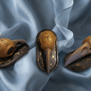 Sõnumitooja Varjudest; Kaarna Pealuuküünal